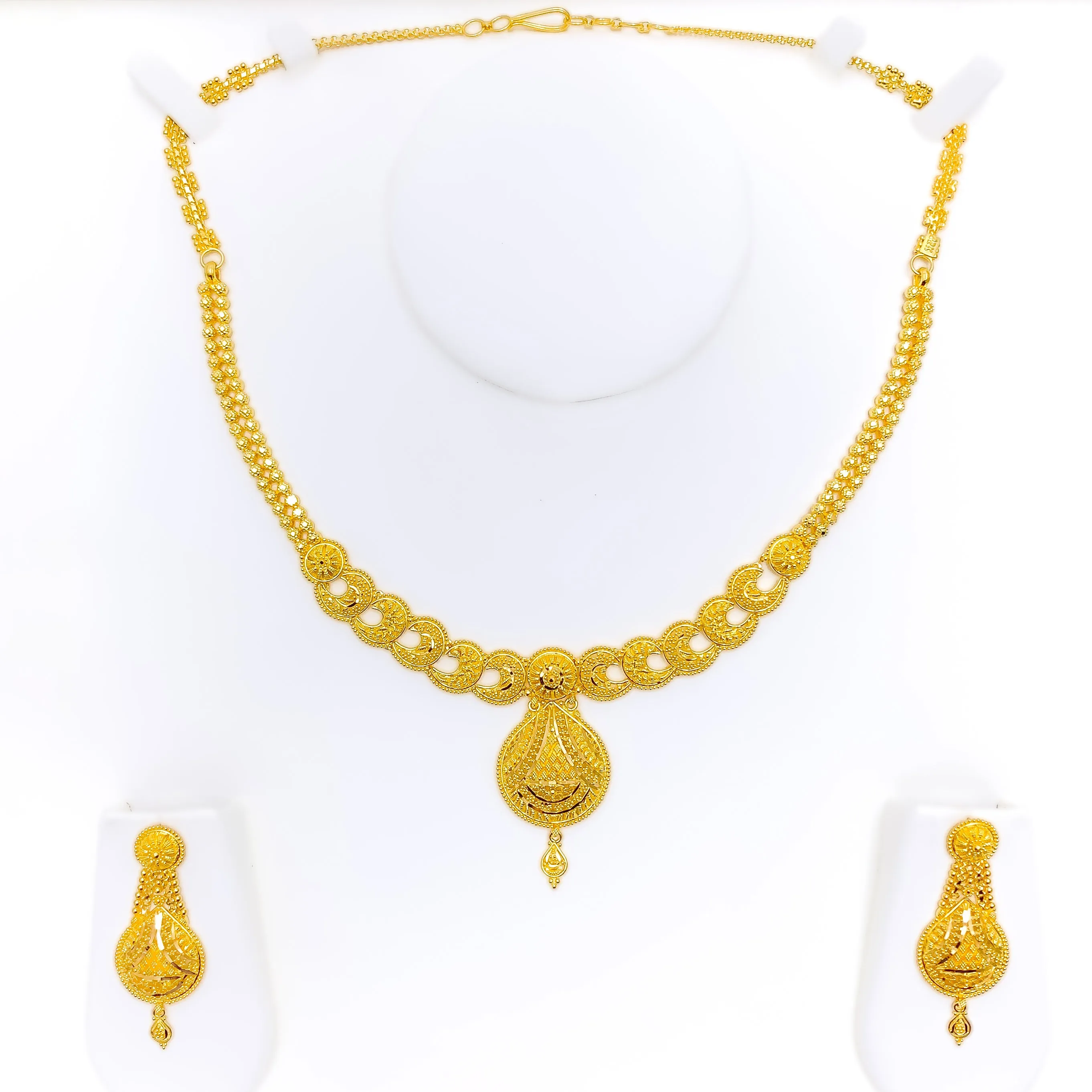 Alluring Sophisticated 22k Gold Necklace Set