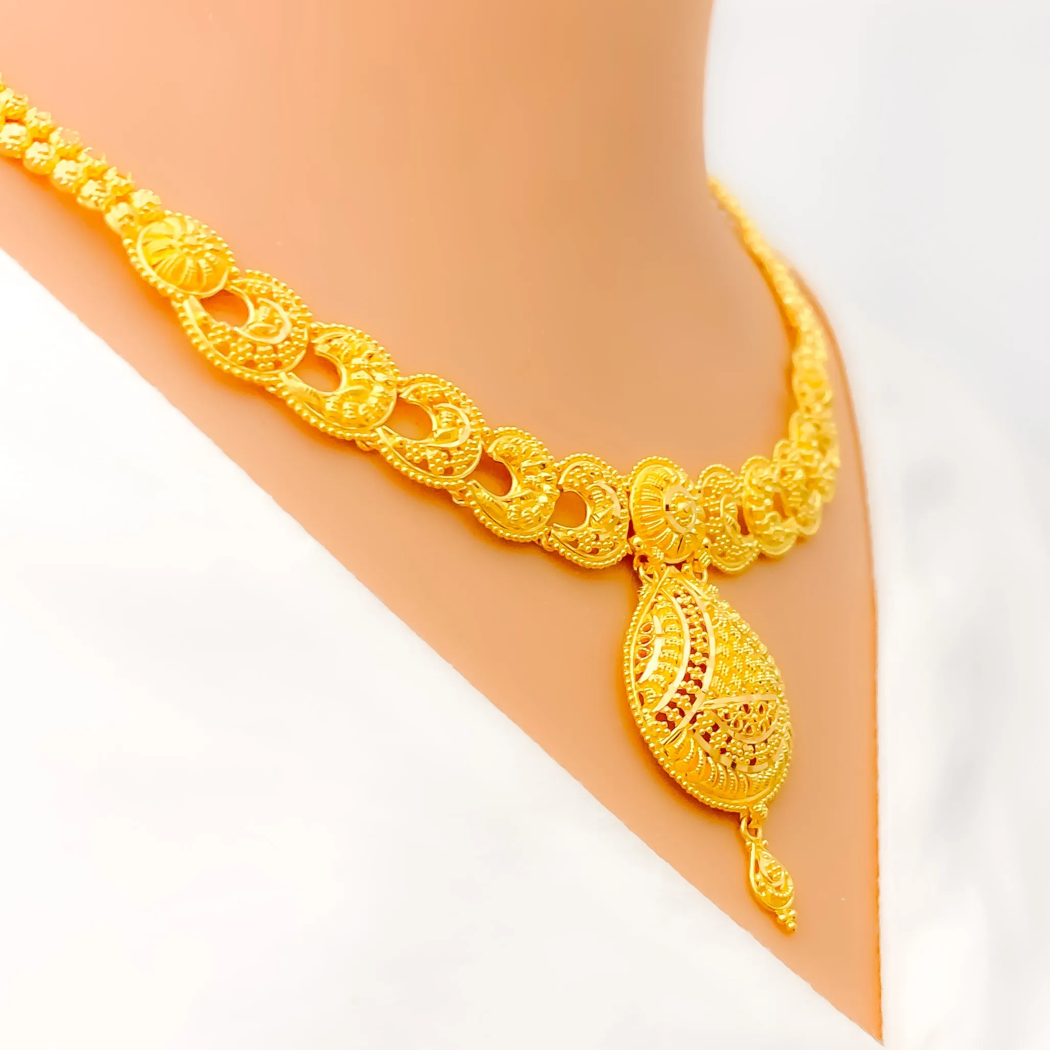 Alluring Sophisticated 22k Gold Necklace Set
