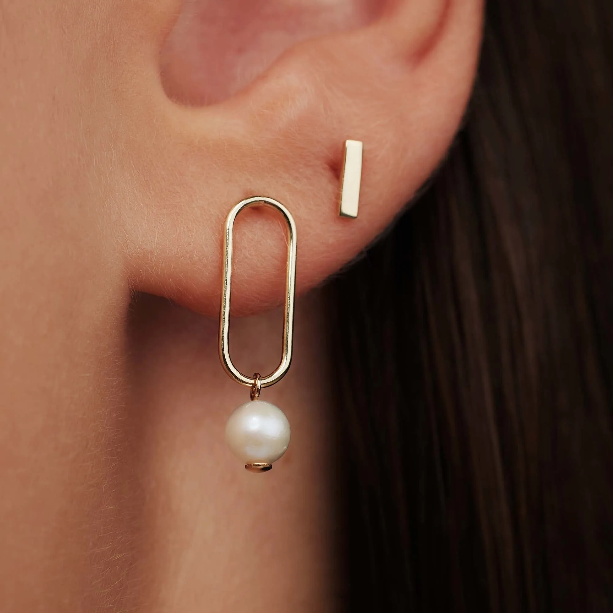 Belleville Luna 14 karat gold ear studs with freshwater pearl