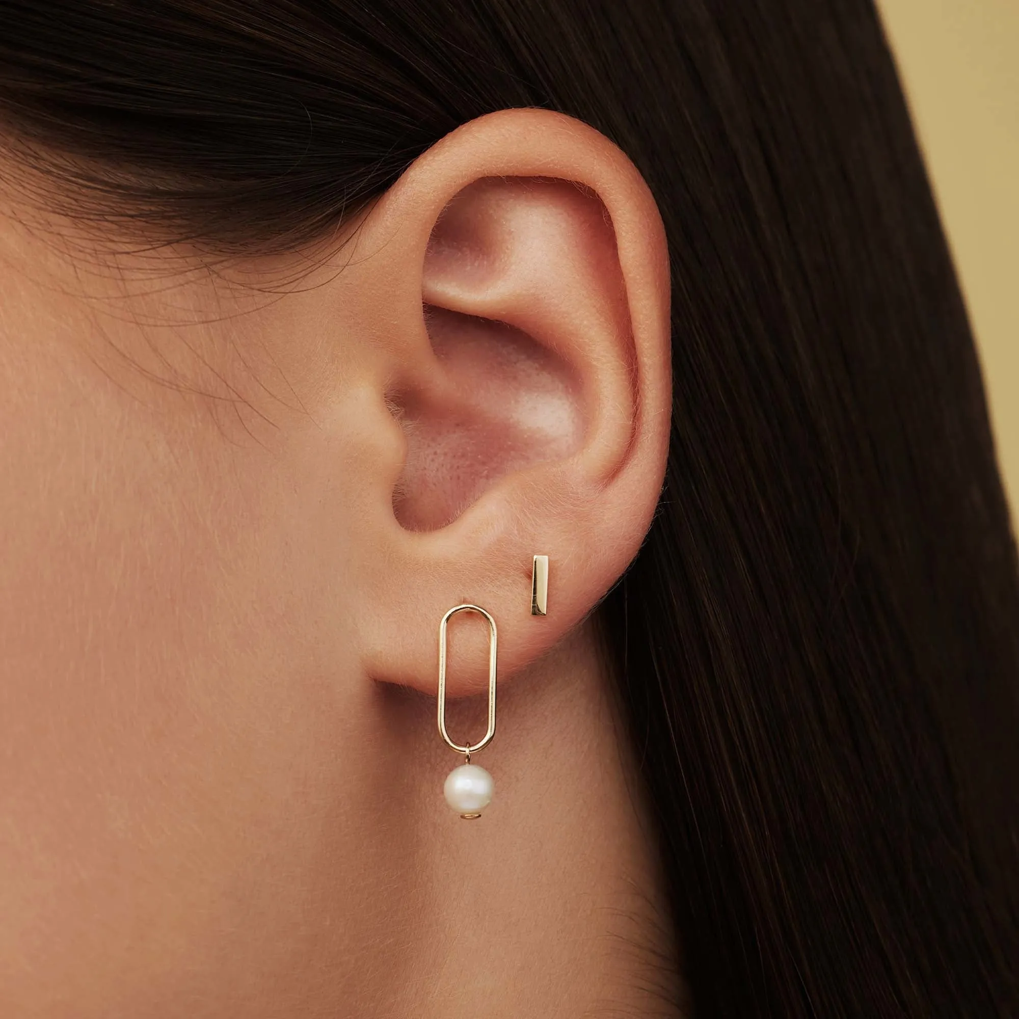 Belleville Luna 14 karat gold ear studs with freshwater pearl